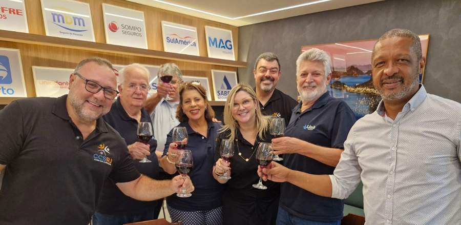 Alegria e descontração na festa para o corretor de seguros – Foto: Divulgação