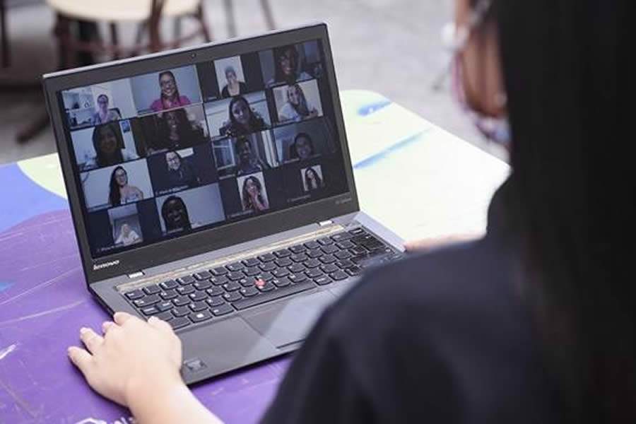 Mulheres no mercado de trabalho: jovens buscam oportunidades em &aacute;reas desiguais como a de tecnologia e mercado financeiro