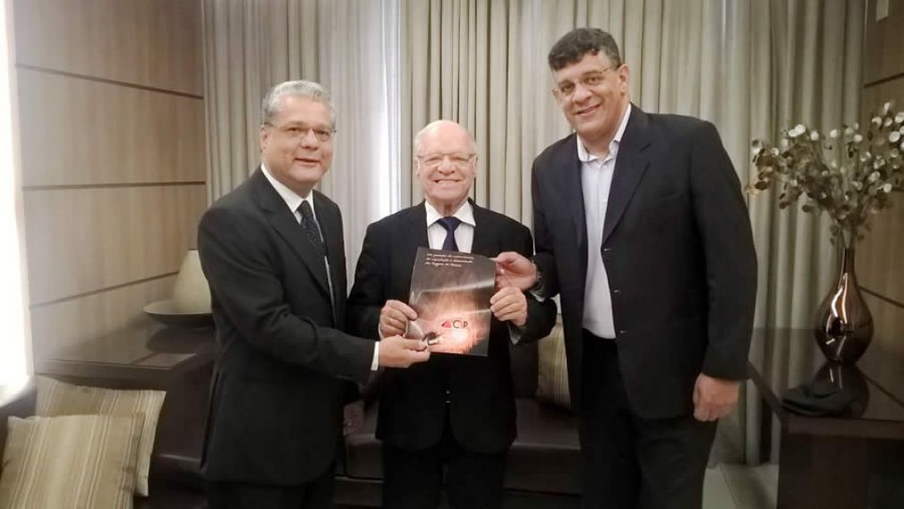 Presidente João Paulo Moreira de Mello, conselheiro consultivo José Horta Bregunci, e o vice-presidente do CSP, Mauricio Tadeu Barros Morais
