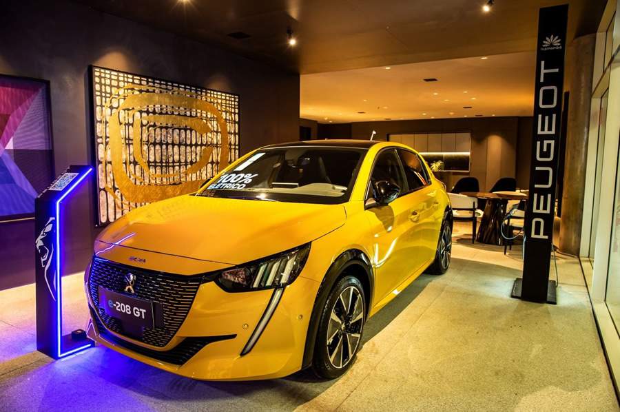 PEUGEOT empresta tecnologia com a exposi&ccedil;&atilde;o do el&eacute;trico e-208 GT e luxuosidade com o SUV 3008 na Casacor Bras&iacute;lia