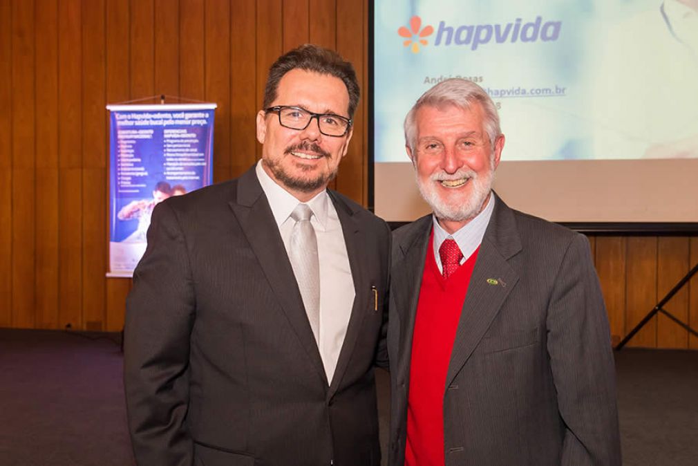 André Rosas, superintendente Comercial Empresarial do Hapvida e Adevaldo Calegari, mentor do Clube dos Corretores de Seguros de São Paulo (CCS-SP).