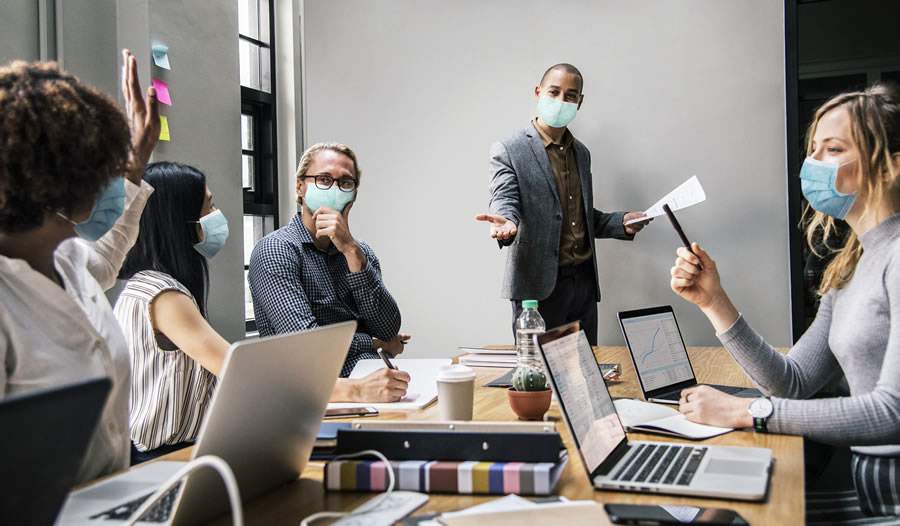 business-people-wearing-masks - @rawpixel.com