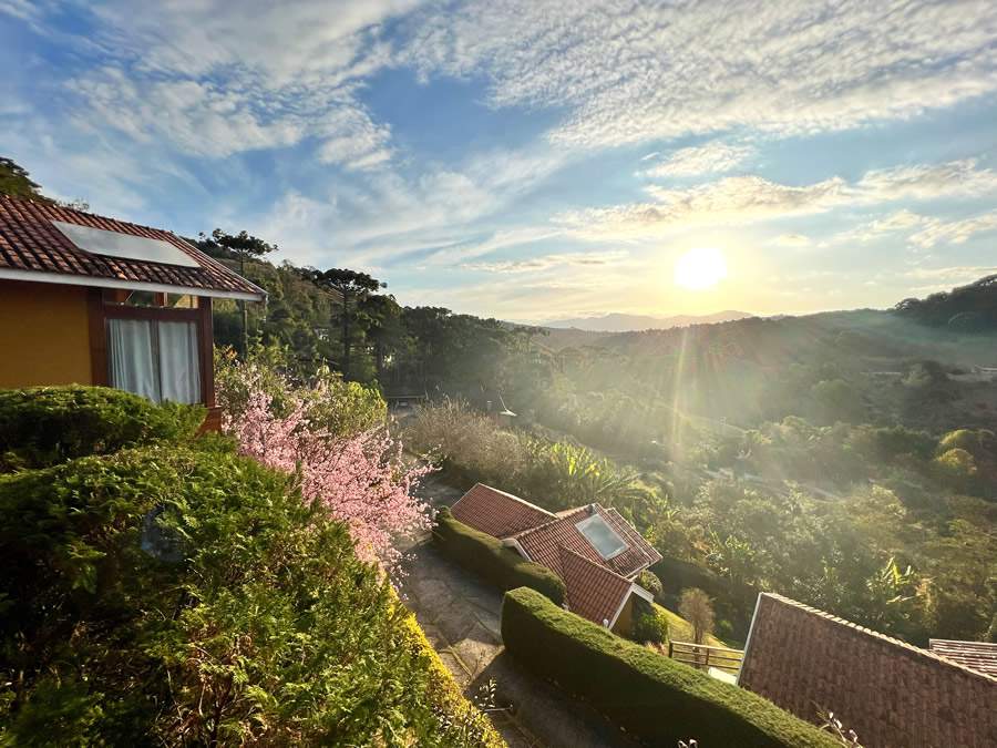 Vista de um dos chalés da Pousada Quatro Estações - Divulgação