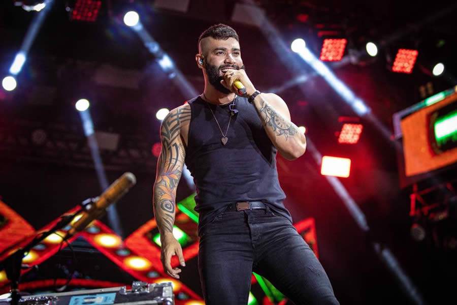 Gusttavo Lima é um dos maiores cantores sertanejos do país. Foto: Divulgação/Site Oficial