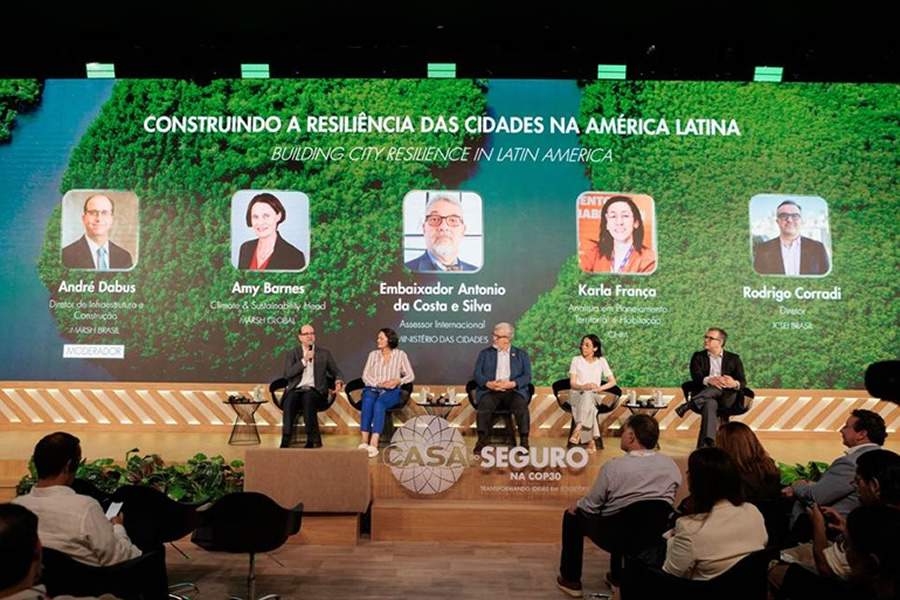 Palestrantes do painel Construindo a Resiliência das Cidades na América Latina