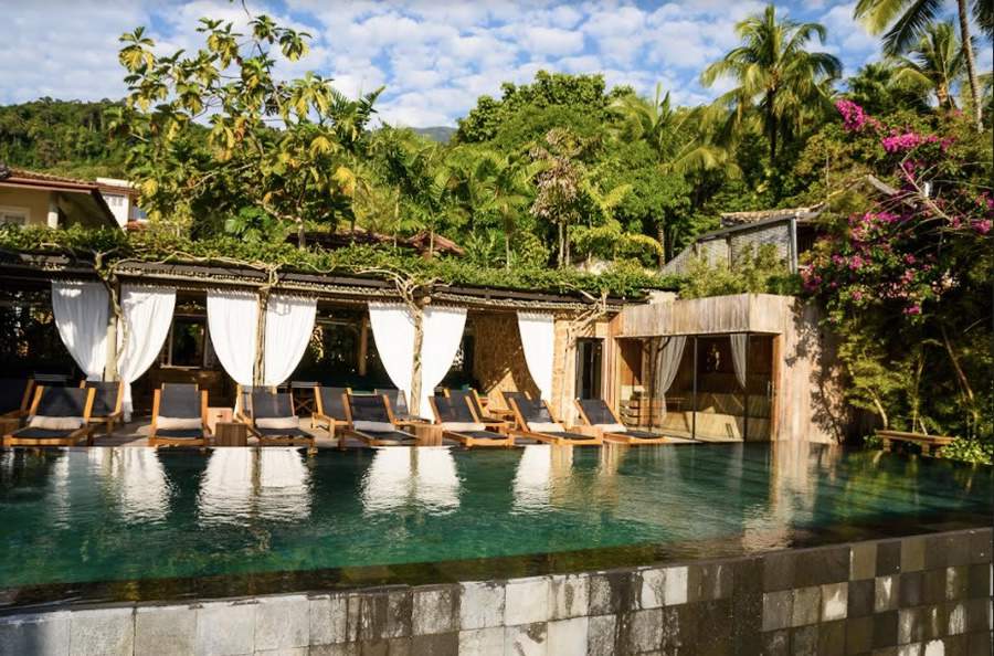 Carnaval pé na areia no TW Guaimbê Exclusive Suites