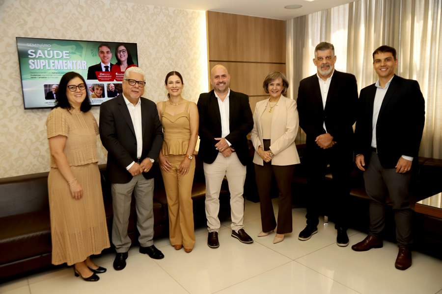 Dirigentes do CSP-MG, Sincor-MG, SindSeg MG/GO/MT/DF e representantes da FenaSaúde e da ANS - Fotos: Arnaldo Athayde
