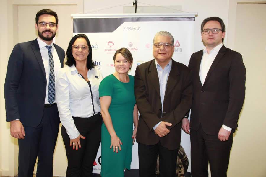 Bruno Oliveira (Mongeral Aegon), Viviane Mussolini (Seguros Unimed), Ros&acirc;ngela Santos (Prudential), Jo&atilde;o Paulo Mello (pres. do CSP-MG) e Elizandro Bueno (Sompo Seguros) - Cr&eacute;dito: Fotos: T&uacute;lio Costa