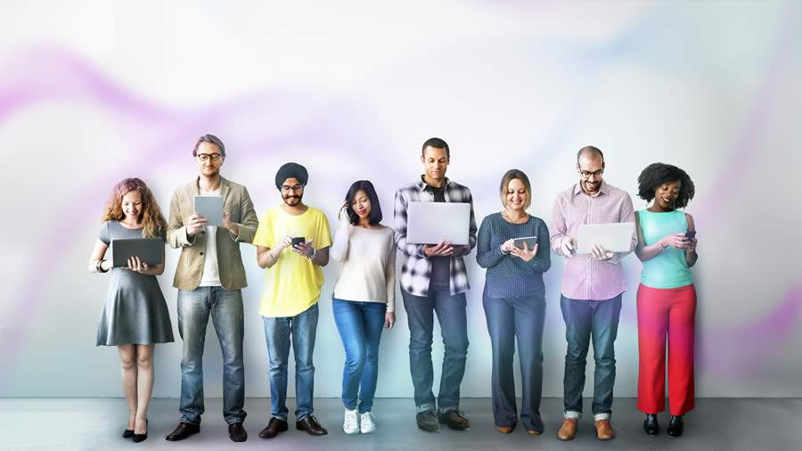 Geração Z já é maioria no mercado de tecnologia, indica estudo da Revelo
