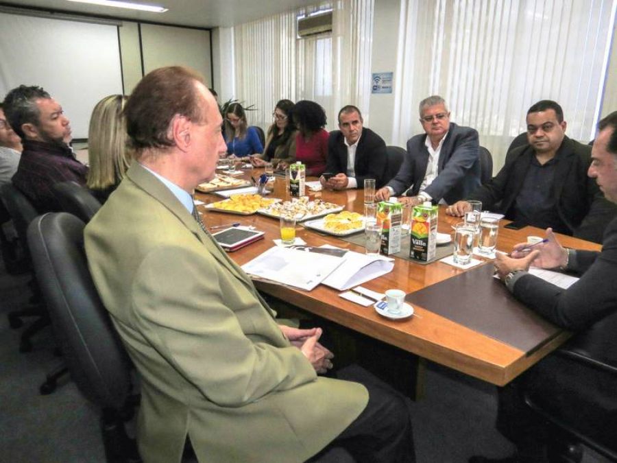 FORUM COM A IMPRENSA ESPECIALIZADA