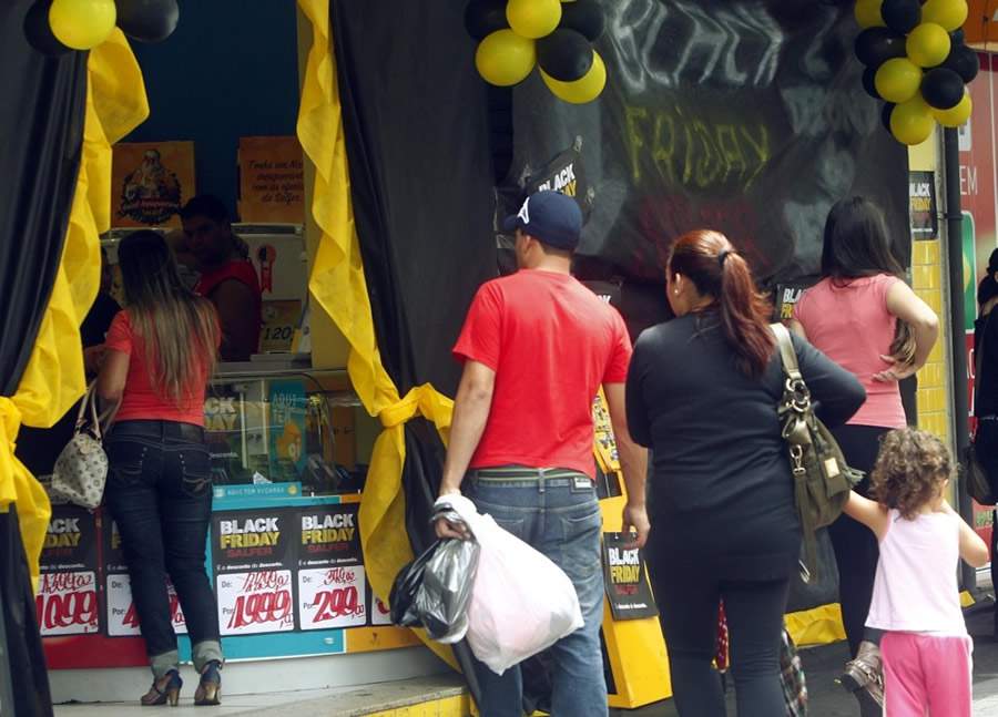 Especialista em Direito do Consumidor do CEUB d&aacute; dicas para aproveitar a Black Friday e evitar preju&iacute;zos