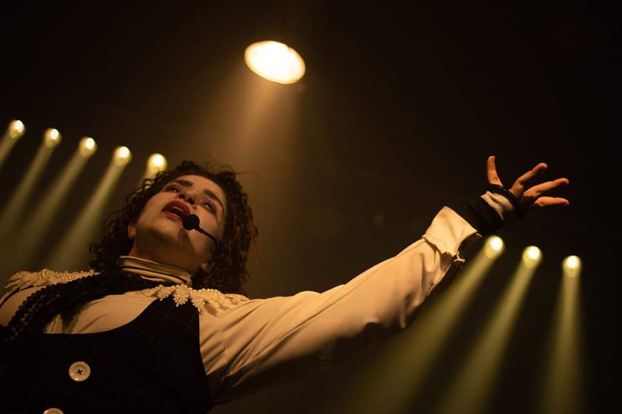 Cabelos Arrepiados-Cred-Leo-Le&atilde;o 