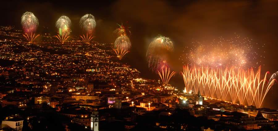 Queima de Fogos de Artif&iacute;cio - Reveillon Ilha da Madeira 1 - Credito Hugo Reis