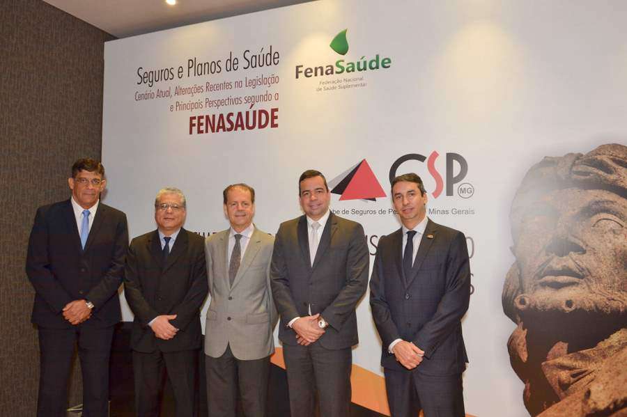 Mauricio Tadeu (diretor de Seguros do CSP-MG), Jo&atilde;o Paulo Mello (presidente), Jos&eacute; Cechin (diretor executivo da FenaSa&uacute;de), Ant&ocirc;nio Edmir Ribeiro (diretor Social) e Sergio Prates (vice-presidente)