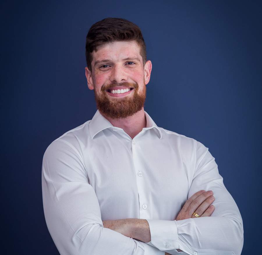 Sucess&atilde;o de CEO: promover ou contratar?