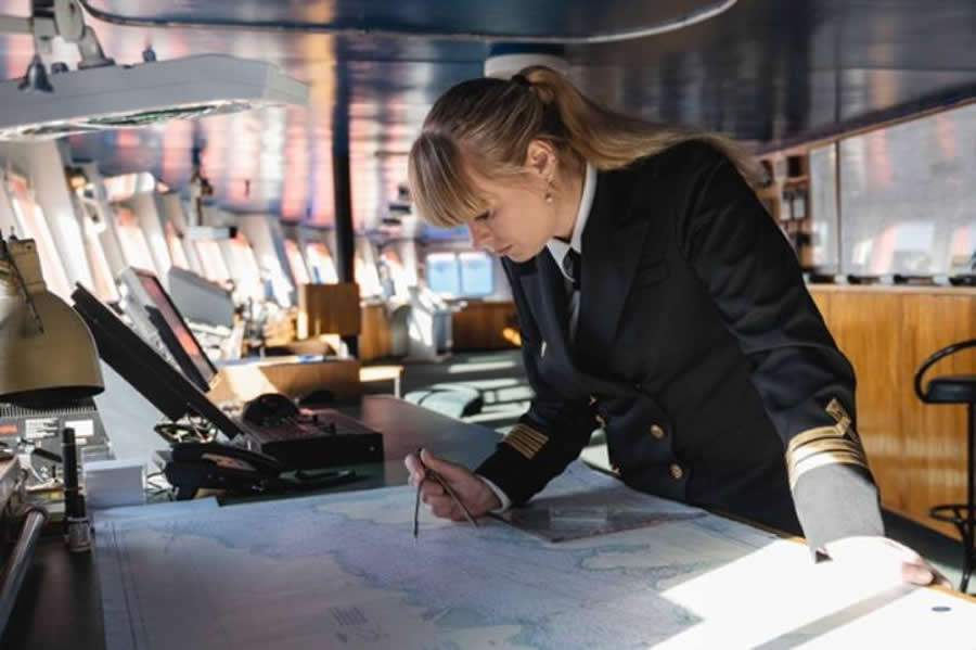 Primeira mulher da história assume comando de um quebra-gelo nuclear