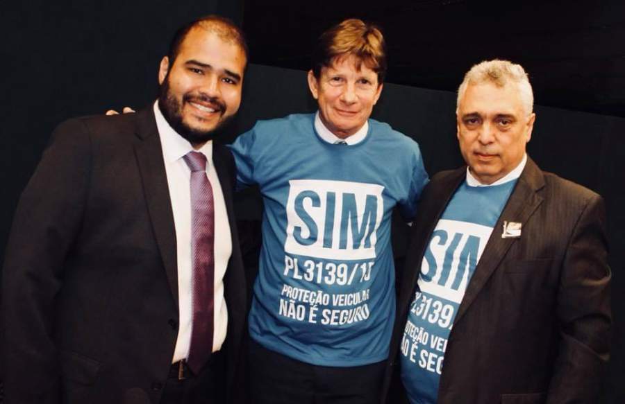 Da esquerda para direita: Deputado Lucas Verg&iacute;lio, Jayme Torres e Roberto Cabral, diretores da AECOR-RJ &ndash; Foto: Divulga&ccedil;&atilde;o