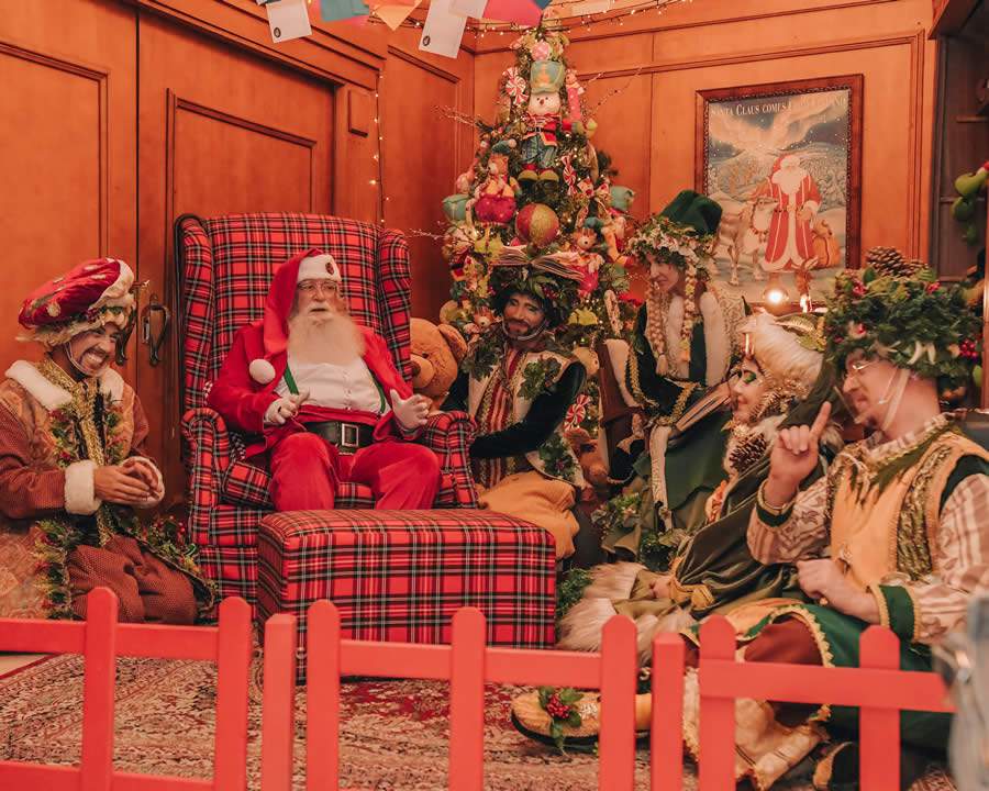 O Papai Noel &eacute; o morador mais ilustre do Casa da Montanha at&eacute; o final de janeiro - Marcos Moreira/Casa Hot&eacute;is