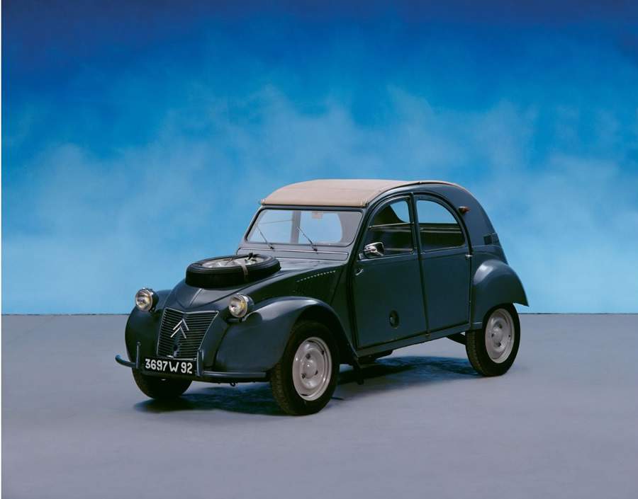 Em 1948 a Citroën lançava um veículo para todos. E essa história envolveu guerra, urgência e até ovos!