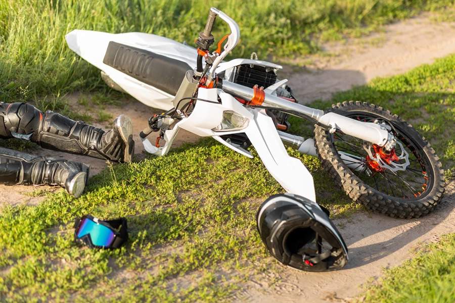 Alper Seguros refor&ccedil;a necessidade de prote&ccedil;&atilde;o para motociclistas em meio &agrave; onda de fatalidades no tr&acirc;nsito (imagem: Freepik)