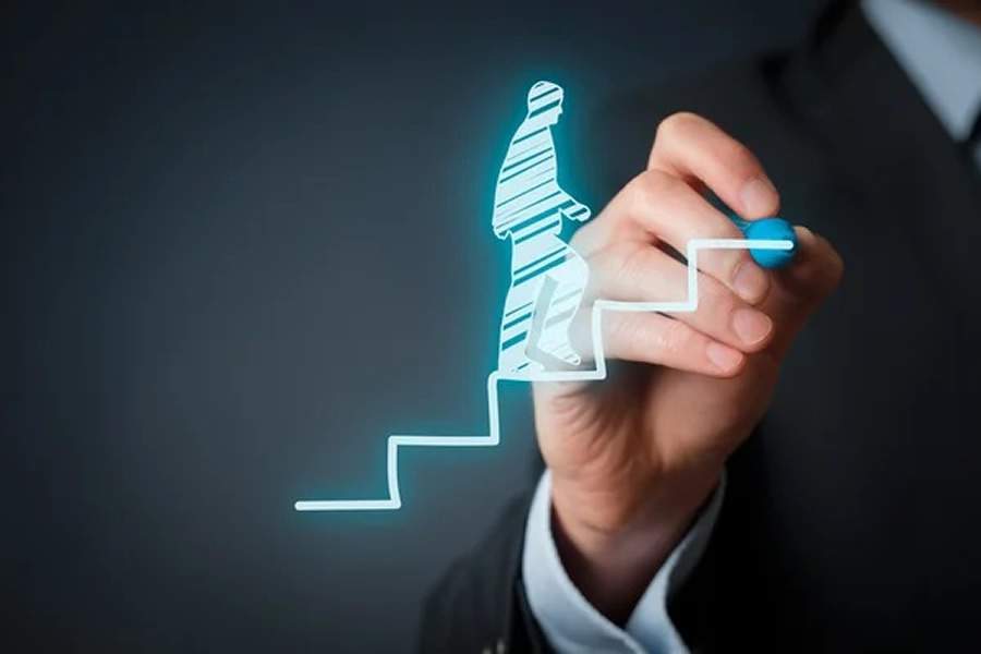 Analista de Carreiras da Unifametro explica como usar o Linkedin para um planejamento assertivo