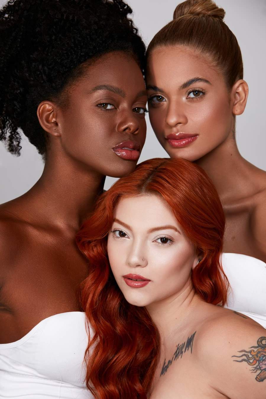 Iluminador, contorno e muito mais est&atilde;o entre os lan&ccedil;amentos da marca (Divulga&ccedil;&atilde;o/Catharine Hill)