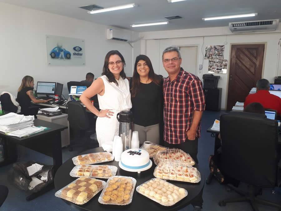 Legenda da Imagem: da esquerda para a direita, o Gestor da Moby, Arley Boullosa, a Gerente da Porto Seguro, Daniele Pereira e a Gestora da Moby, Liliane Barros