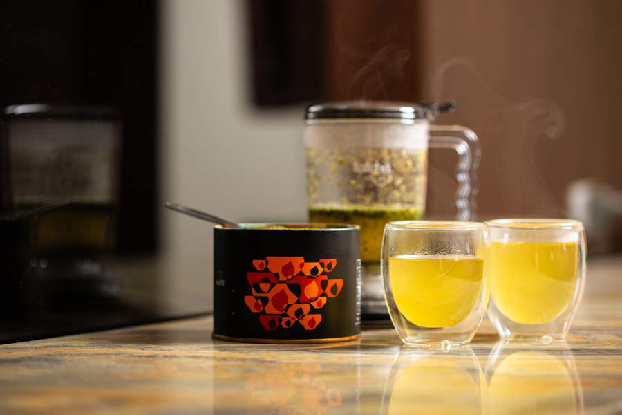 Chá em alta: o novo protagonista das gôndolas saudáveis e das rodas de conversa