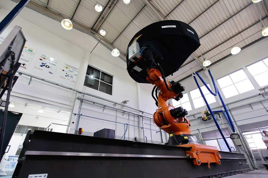 Rob&ocirc; KUKA faz parte do projeto de simula&ccedil;&atilde;o de voo do ITA