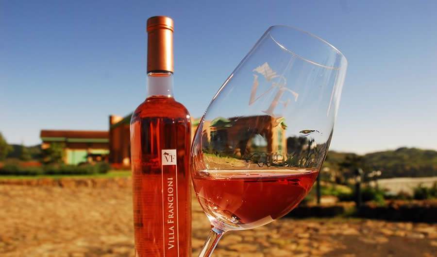 Outubro Rosa marca a chegada de vinhos e espumantes rosés