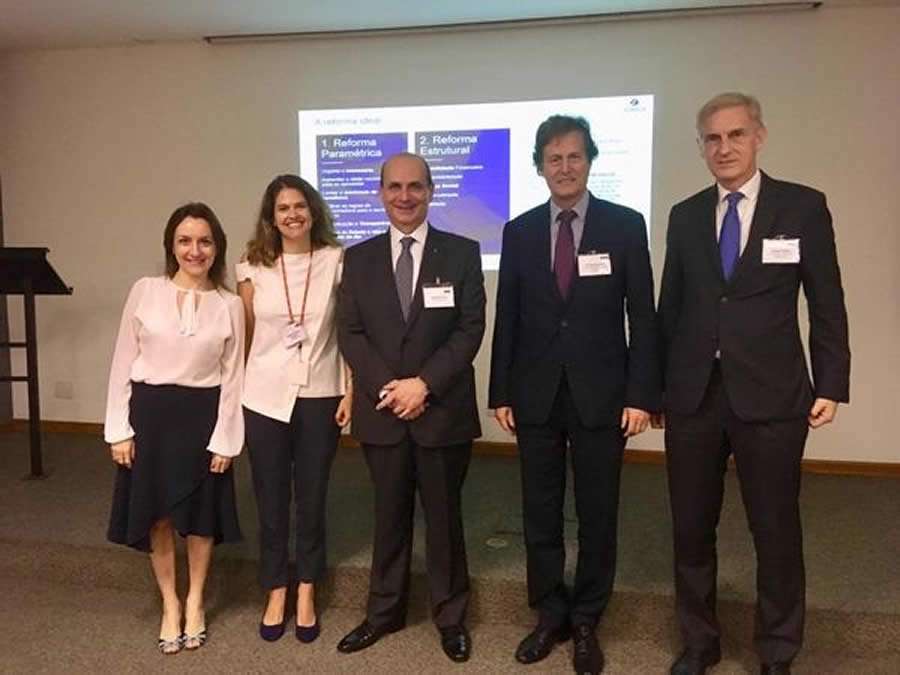 [Maria L&uacute;cia, Stefania Hertach, Edson Franco, Urs Br&ouml;nnimann e Rudolf Wyss]