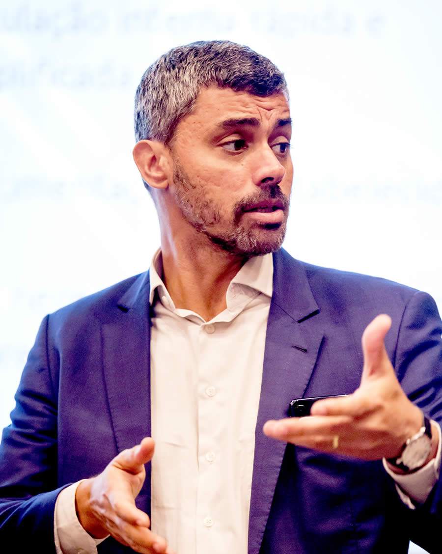 AXA no Brasil e PLL iniciam implanta&ccedil;&atilde;o de QR Codes na opera&ccedil;&atilde;o de seguro celular