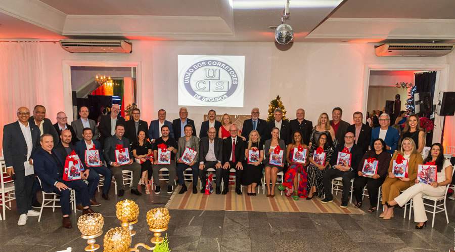 Fotos: Diretoria da UCS e representantes de empresas apoiadoras; festa de confraterniza&ccedil;&atilde;o 2023; o presidente Augusto Esteves com a esposa Maria Teresa Esteves e o Papai Noel que animou a festa. Cr&eacute;ditos: Antranik Photos