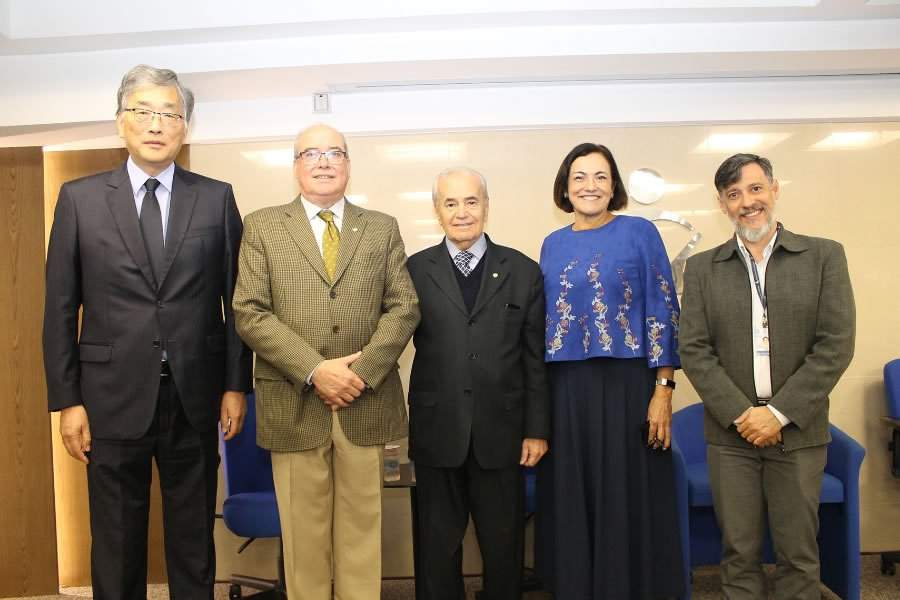 Legenda da Foto: Luiz Macoto Sakamoto, Evaldir Barboza de Paula, Osmar Bertacini, Maria Helena Monteiro e Ronny Martins.