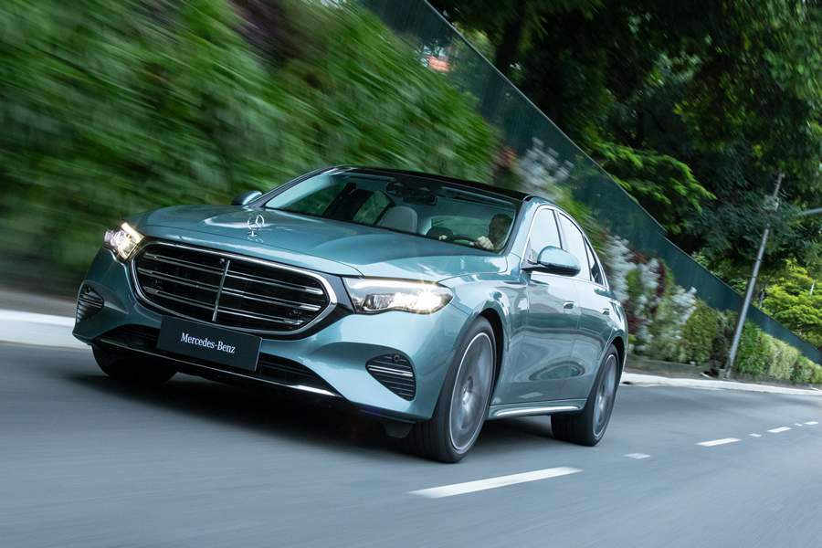 Mercedes-Benz Classe E chega ao Brasil com experi&ecirc;ncia exclusiva de entretenimento digital