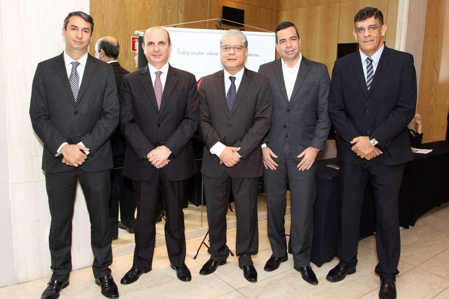 Sergio Prates (vice-presidente do CSP-MG), Edson Franco (presidente da FenaPrevi), João Paulo Moreira de Mello (presidente do CSP-MG), Antônio Edmir Ribeiro (diretor Social) e Mauricio Tadeu Barros Morais (diretor de Seguros)
