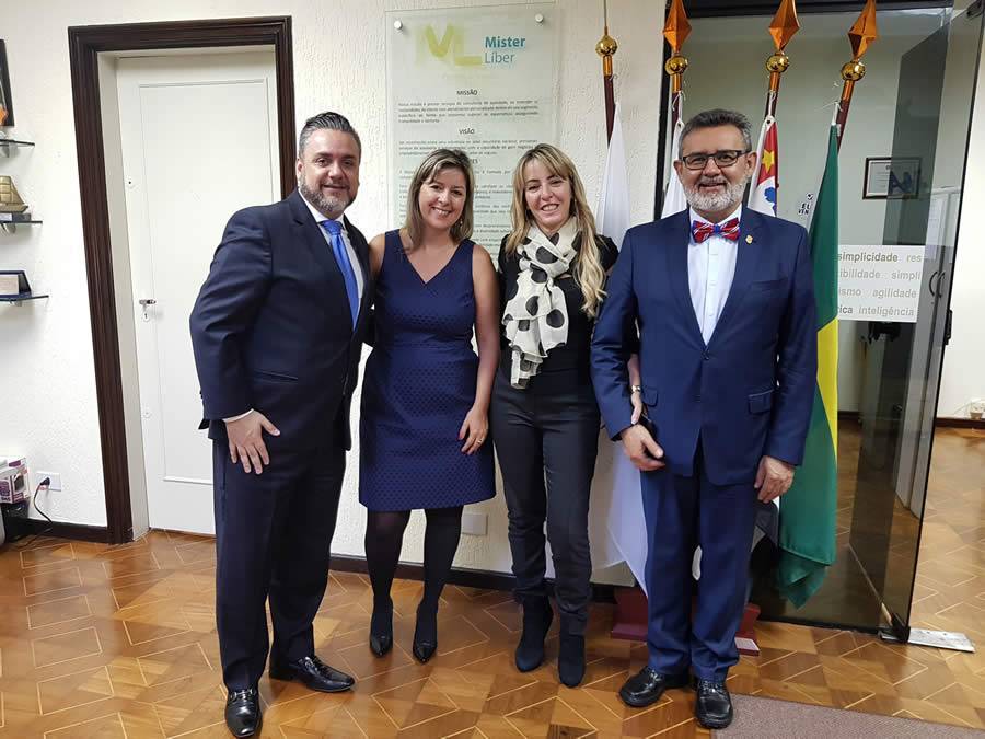 Regula e Mister L&iacute;ber.