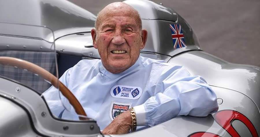 Mercedes-Benz homenageia Sir Stirling Moss durante rali 1000 Miglia
