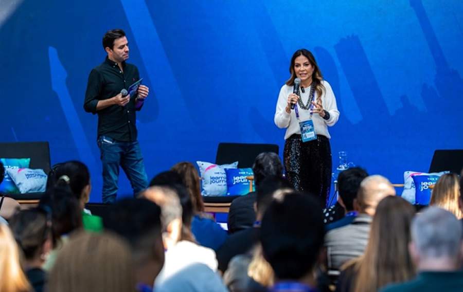 Reynaldo Gama, CEO da HSM e da Singularity Brazil, e Agatha Arêas, fundadora da Provoke (crédito: divulgação)