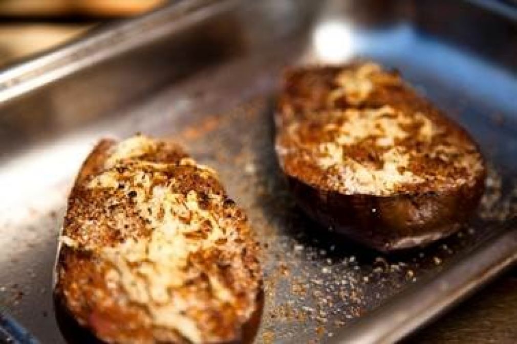 Berinjela Recheada ao Molho de Tomate com Atum