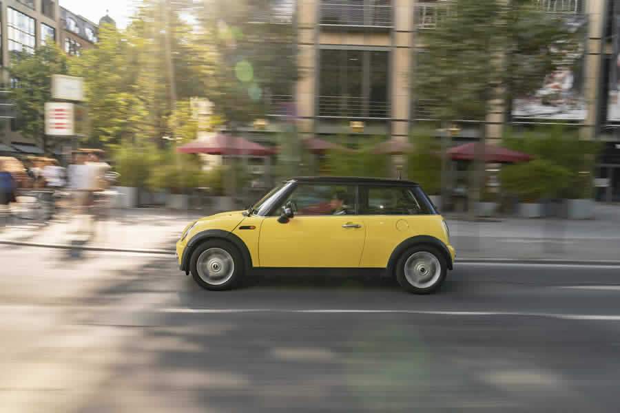 MINI completa 20 anos no segmento de carros premium compactos como marca integrante do BMW Group