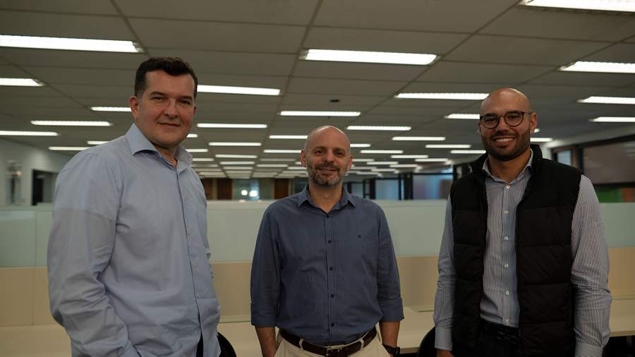Da esquerda para a direita: Luciano Bezas, diretor comercial; Alexandre Frangella, superintendente de opera&ccedil;&otilde;es; Glauco Menon, gerente geral de Parcerias.