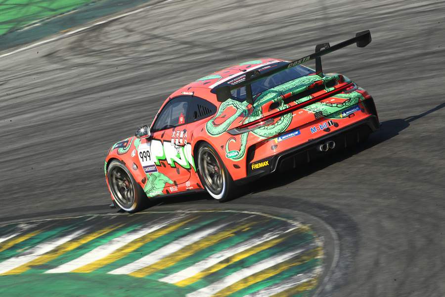 Nicolas Costa &eacute; o l&iacute;der do campeonato (Luca Bassani/Porsche Cup Brasil) 