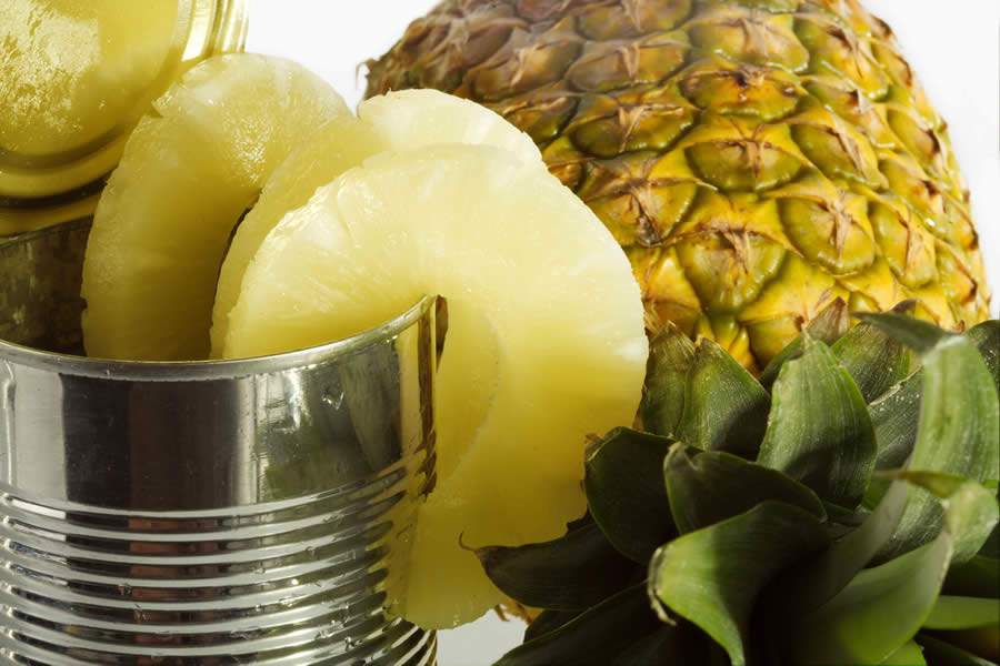 O abacaxi em calda é uma boa opção para pessoas que têm pouca tolerância à acidez da fruta in natura - Divulgação