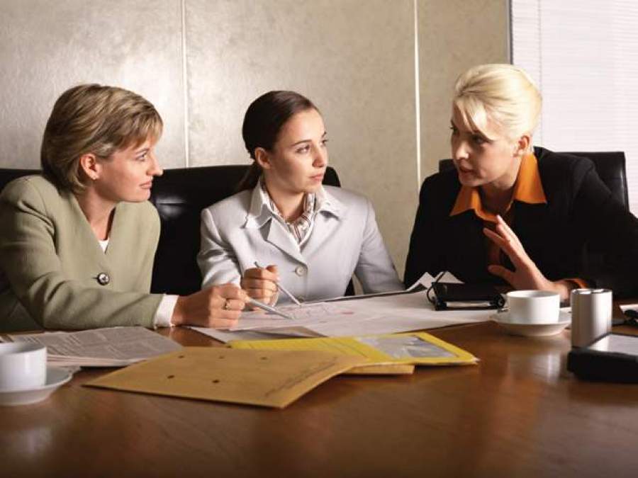 Aumenta o número de mulheres que ocupam cargos nos conselhos administrativos de empresas, mas crescimento ainda é lento, aponta Deloitte