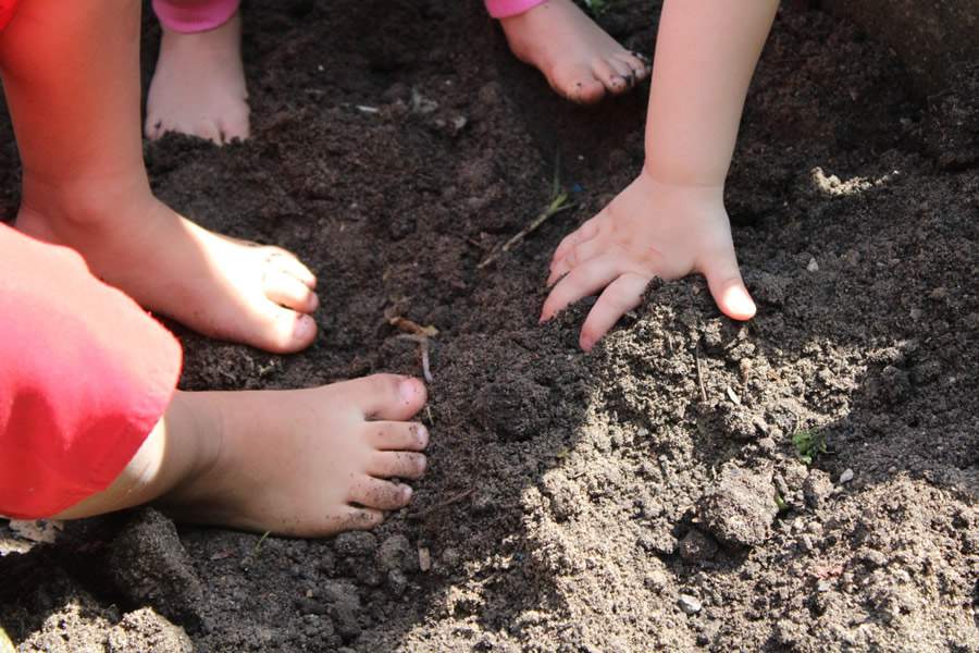 Dia das Crian&ccedil;as: porque brincar longe das telas &eacute; importante