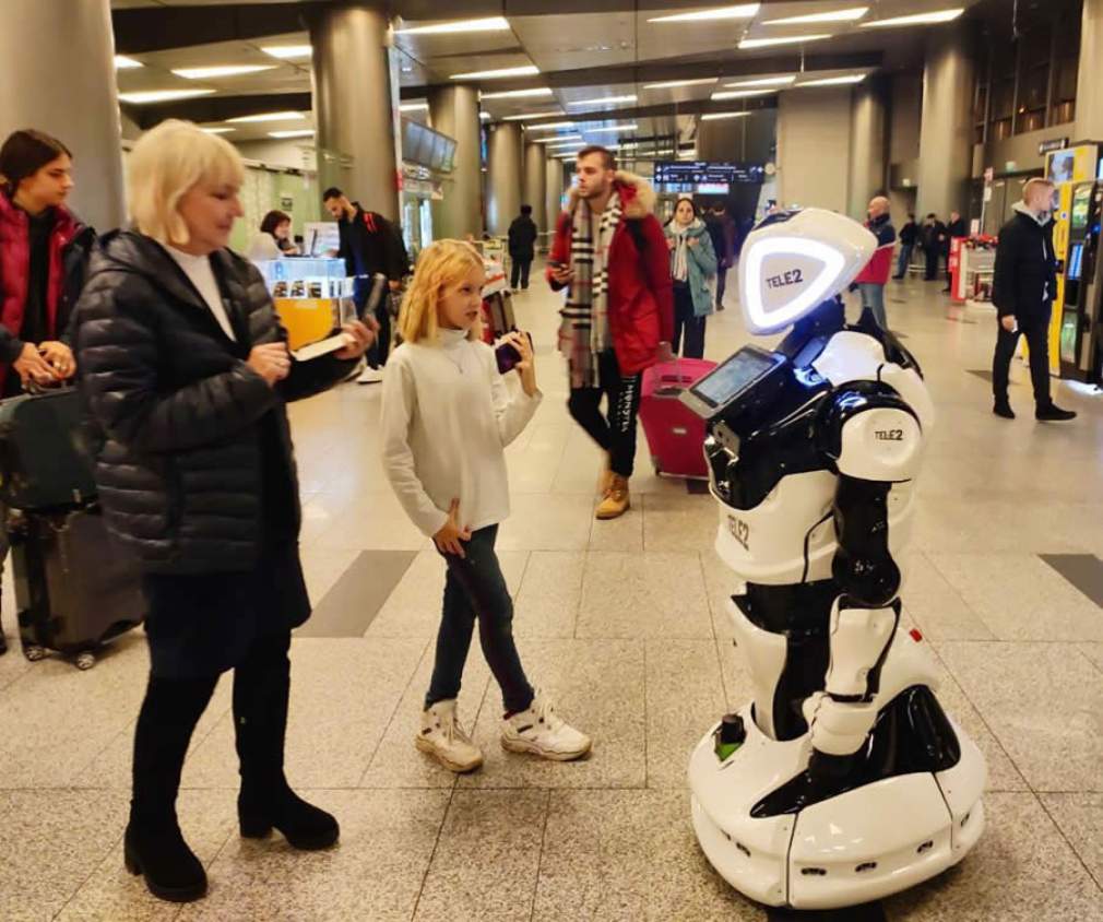 Espera-se que o robô também ajude os turistas a comprar cartões SIM: ele conhece 10 idiomas, incluindo árabe, turco e português - Crédito Divulgação