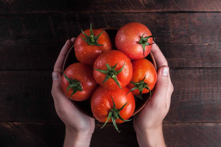 O tomate, altamente consumido no Brasil, pode ter explosão de preços com redução do volume produção