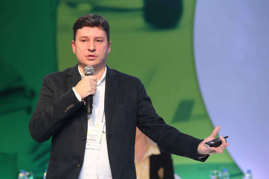 O futuro da informa&ccedil;&atilde;o e como usar os dados a favor da sa&uacute;de foram temas debatidos no 4&ordm; F&oacute;rum da Sa&uacute;de Suplementar&nbsp;&nbsp;