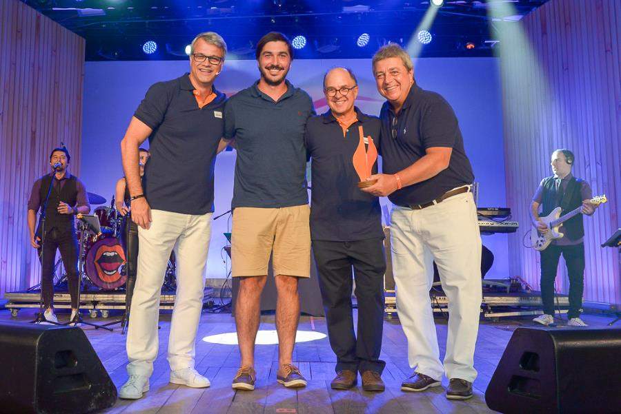 Da esquerda para direita: vice-presidente Comercial da SulAmérica, André Lauzana, João Baeta Neves, diretor da Baeta Assesoria, o presidente da SulAmérica, Gabriel Portella, e o presidente da Baeta Assessoria, Luiz Philipe Baeta Neves